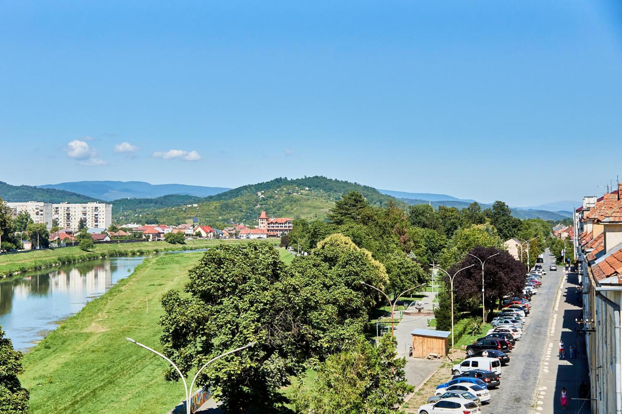 Wonderful Panoramic View Apartment Mukatschewo Exterior foto