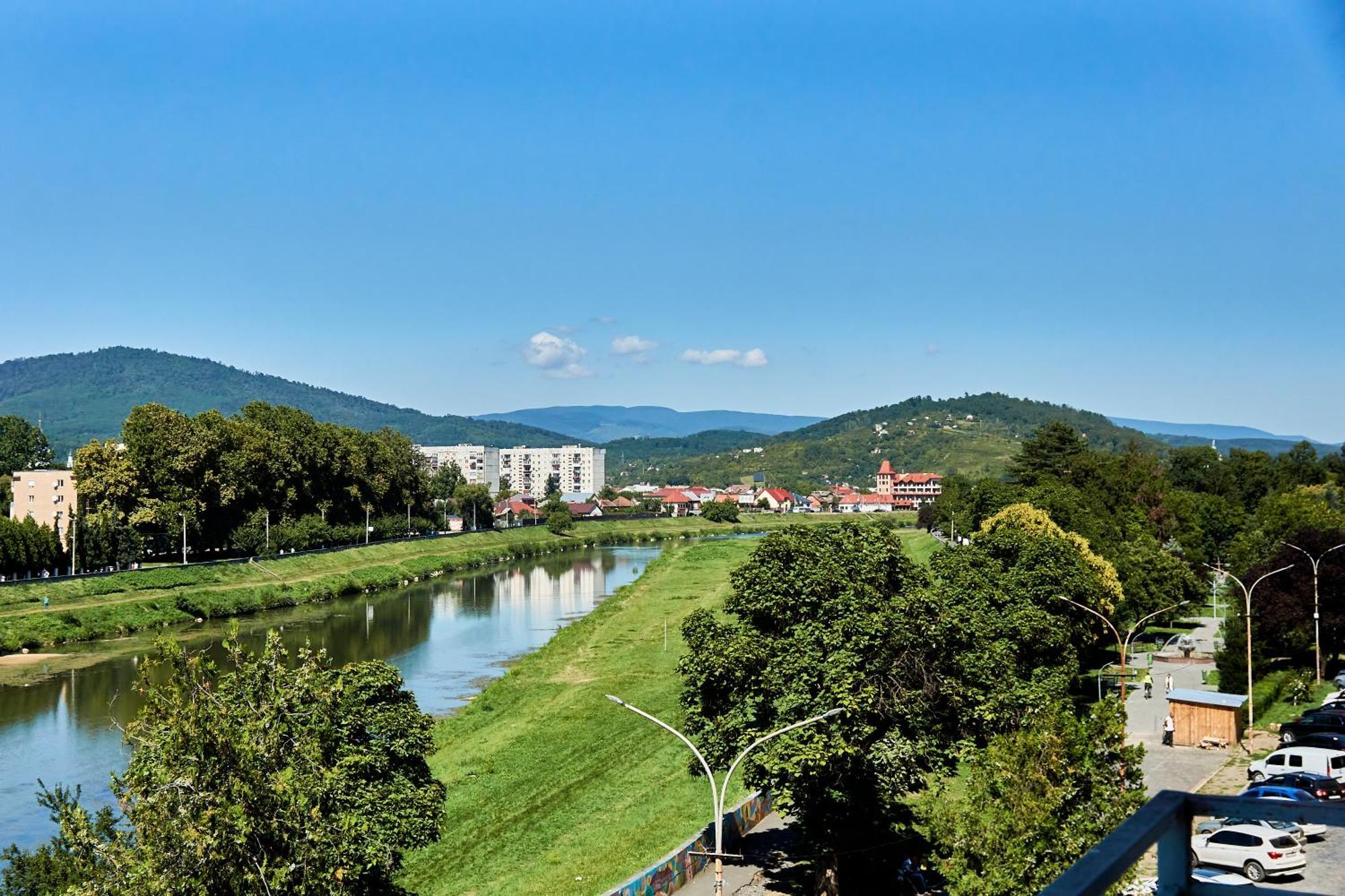 Wonderful Panoramic View Apartment Mukatschewo Exterior foto